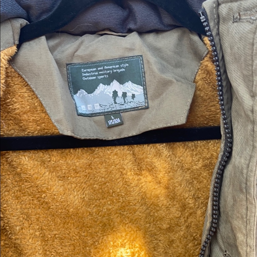 Winter jacket . - Picture 3 of 8